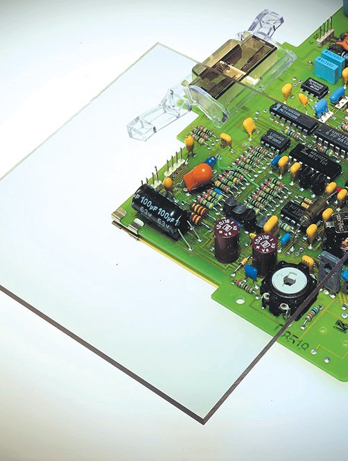 Plaque en polycarbonate antistatique